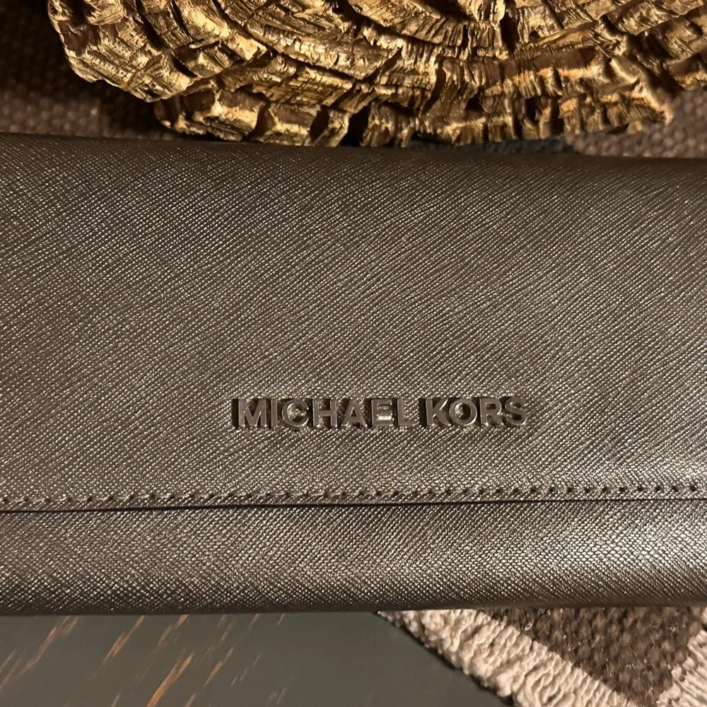 NWOTMichael Kors Large Jet Set Goldish Bronze Wallet  7.5 width 4 inches height - Picture 10 of 10